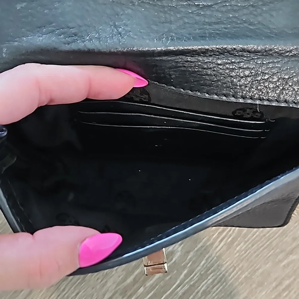 Black and gold tory burch purse - Picture 4 of 8